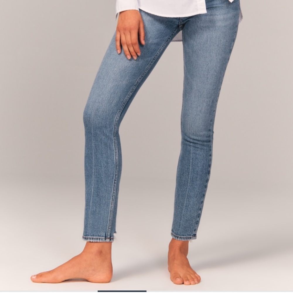 NWT - A&F - Skinny High Rise Jeans - Sz 6 / 28